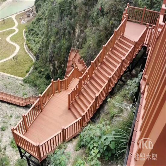 内蒙景区木塑楼梯步道施工