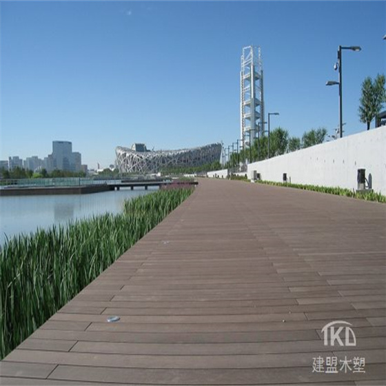 临水塑木栈道平台施工